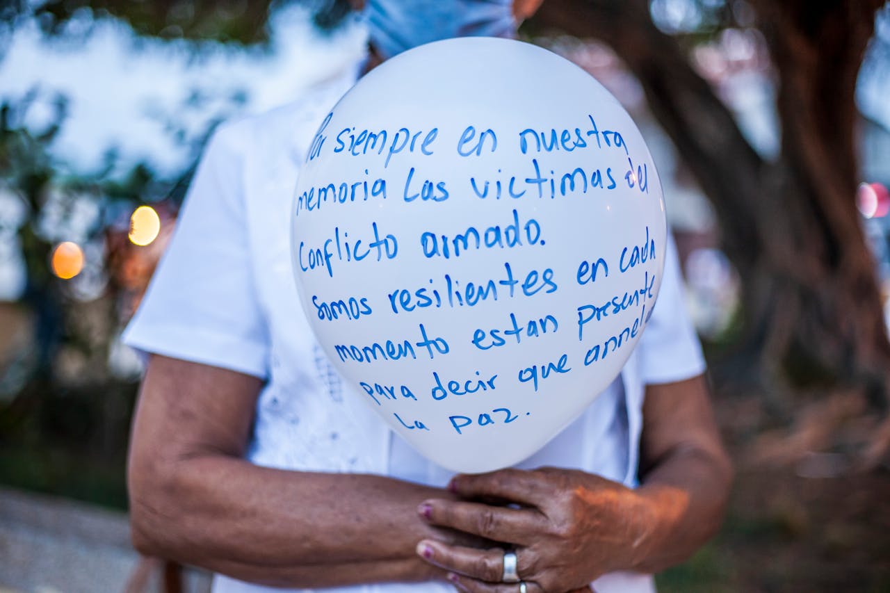 White balloon with a peace message in a Colombian protest setting.